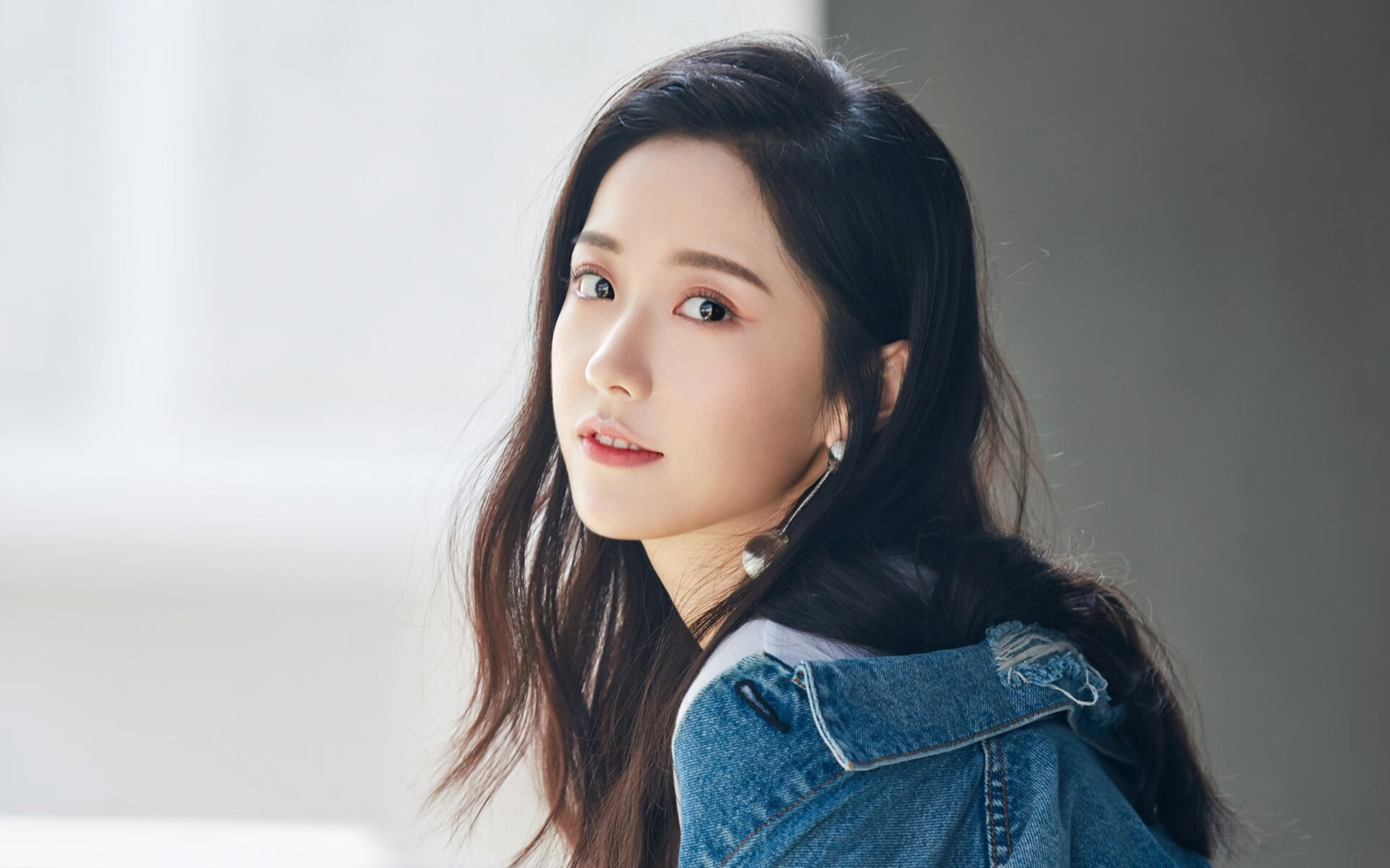 跨代际对决，文班亚马新王当立，雷霆梦幻压制广东