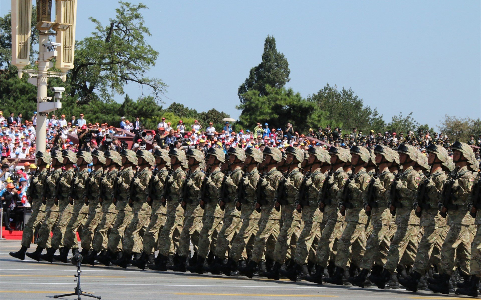 跨越时空的对决,当马德里竞技遇见秘鲁,姆巴佩的炽热光芒照亮足球之夜