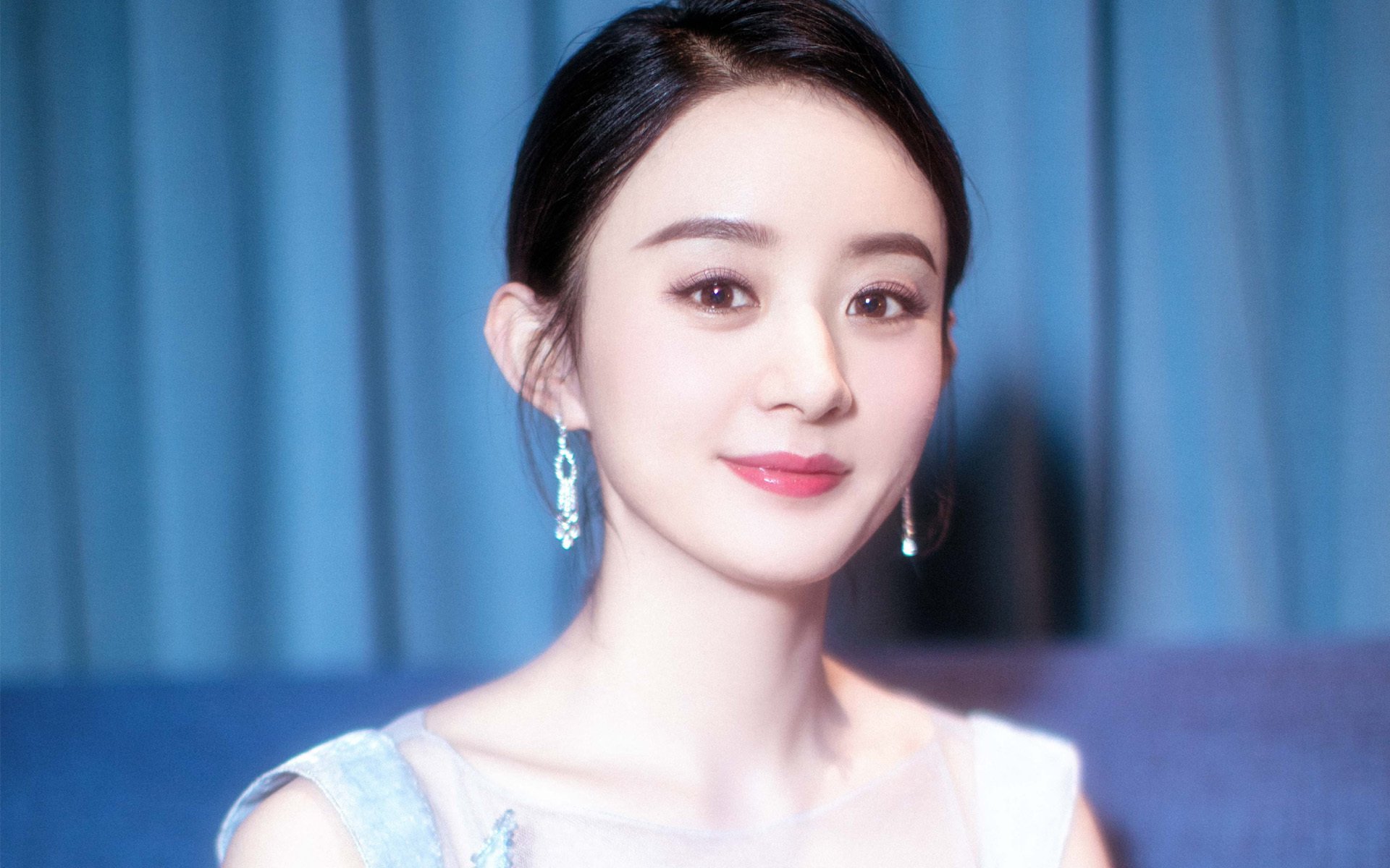 跨越时空的对决,当马德里竞技遇见秘鲁,姆巴佩的炽热光芒照亮足球之夜